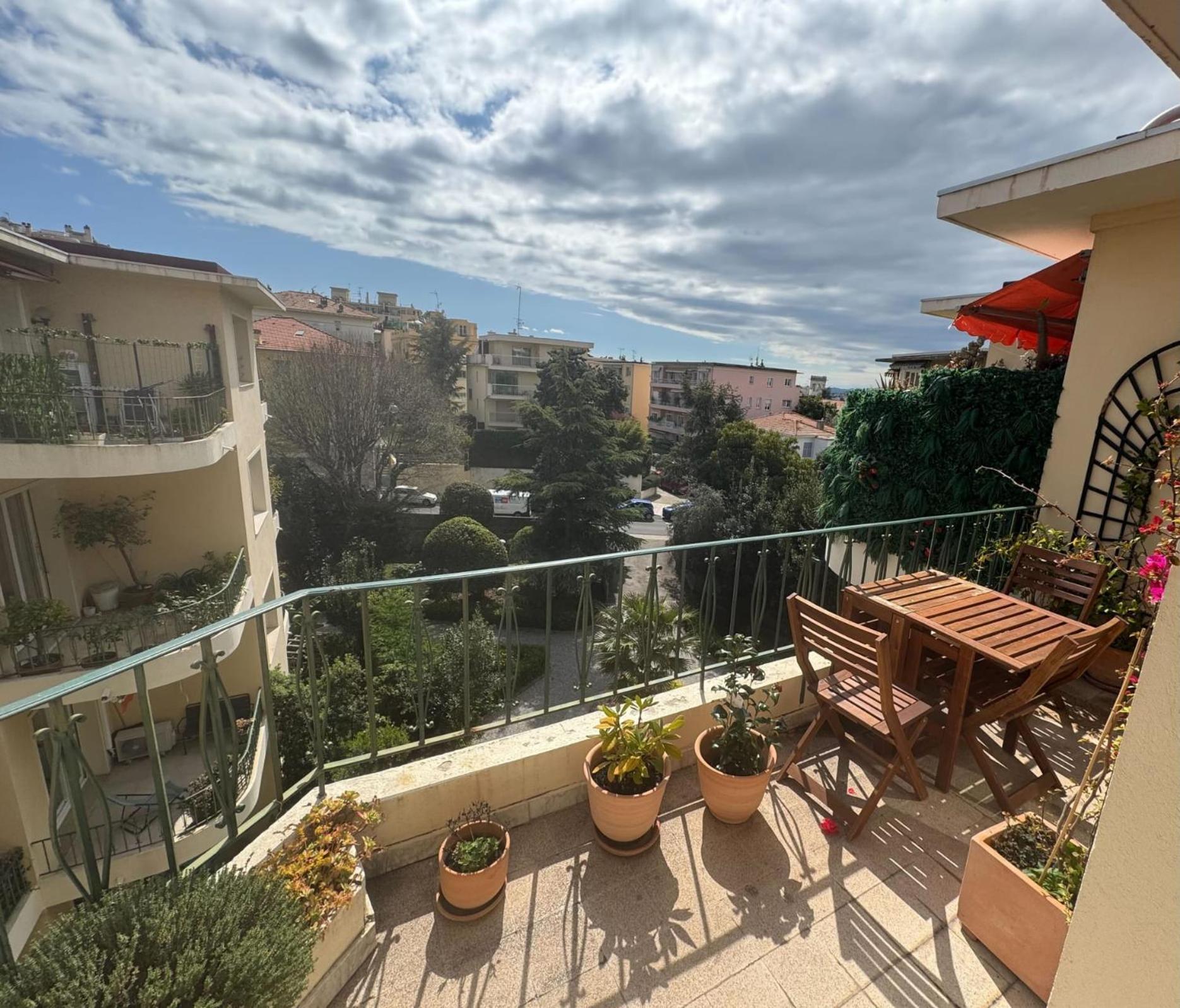 Beautiful T2 With Balcony Near Downtown Nizza